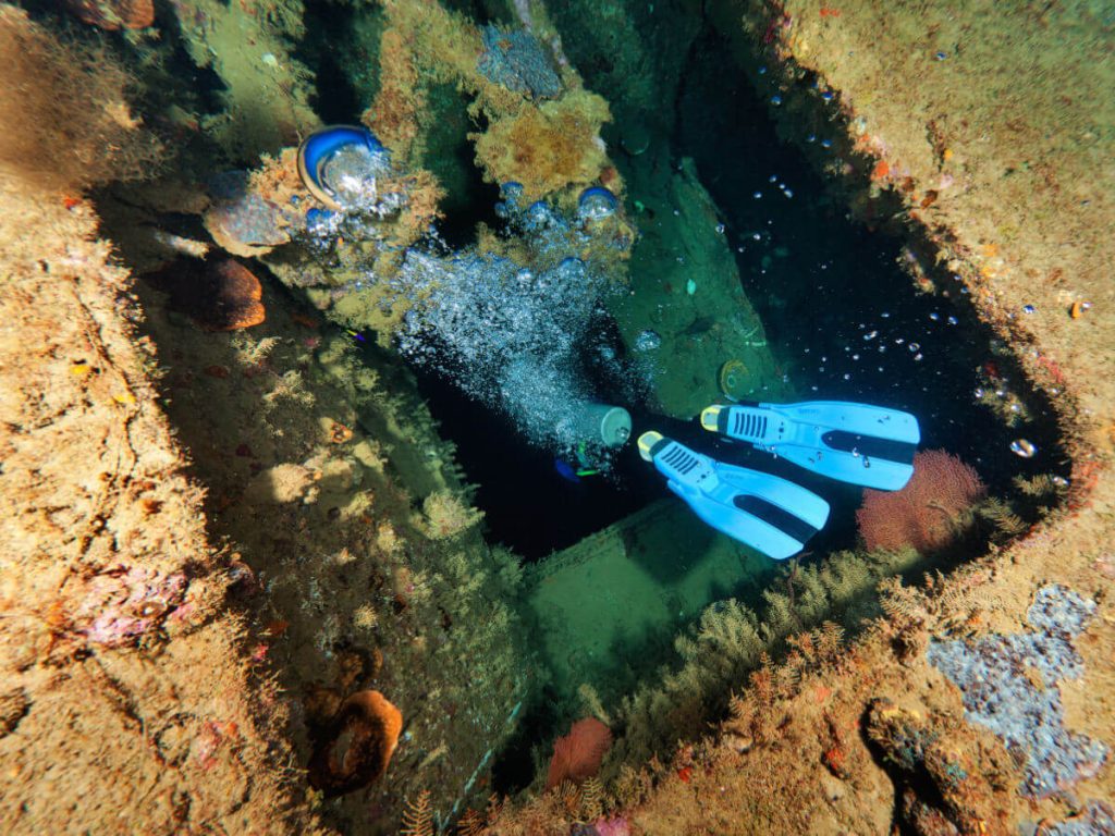 Tight penetration dive on the SS President Coolidge