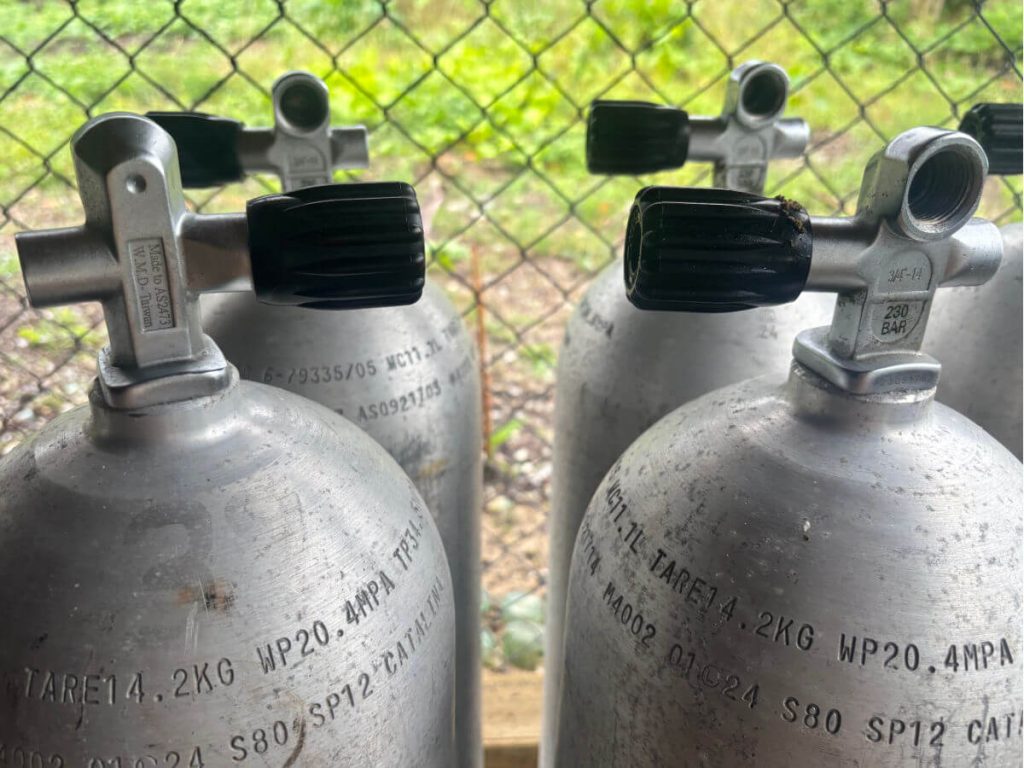 How to set-up scuba gear - checking tank markings