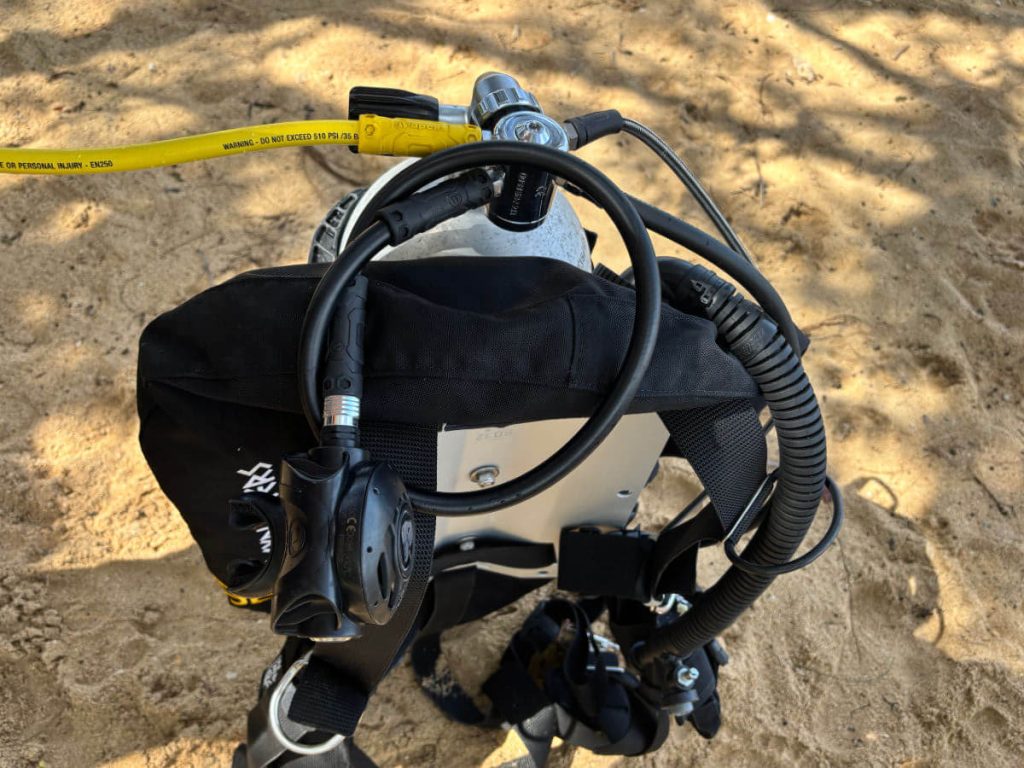 How to set-up scuba gear - streamlining the primary regulator