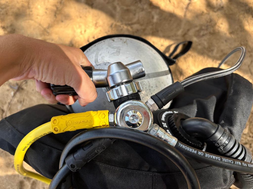 How to set-up scuba gear - turning on the tank