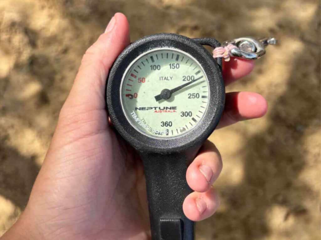 How to set-up scuba gear - checking your SPG