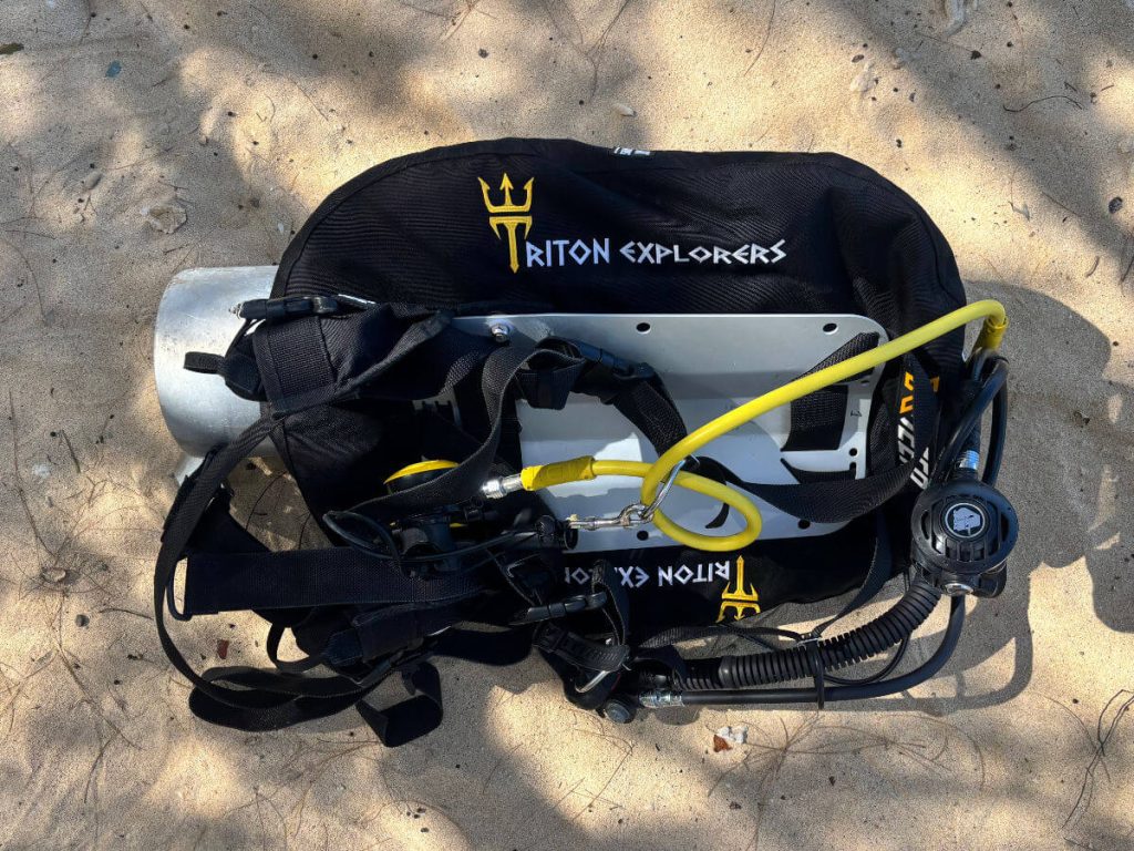 7 - How to Set-up scuba gear - Tank laying down